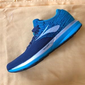 Brooks Ricochet 10.5 women’s like NEW